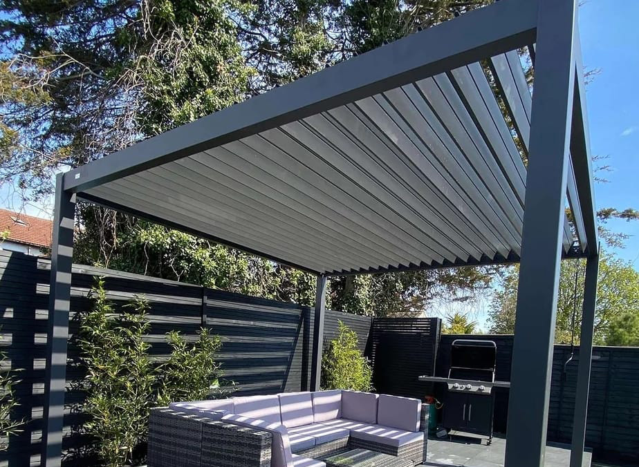 Aluminium pergola assembly
